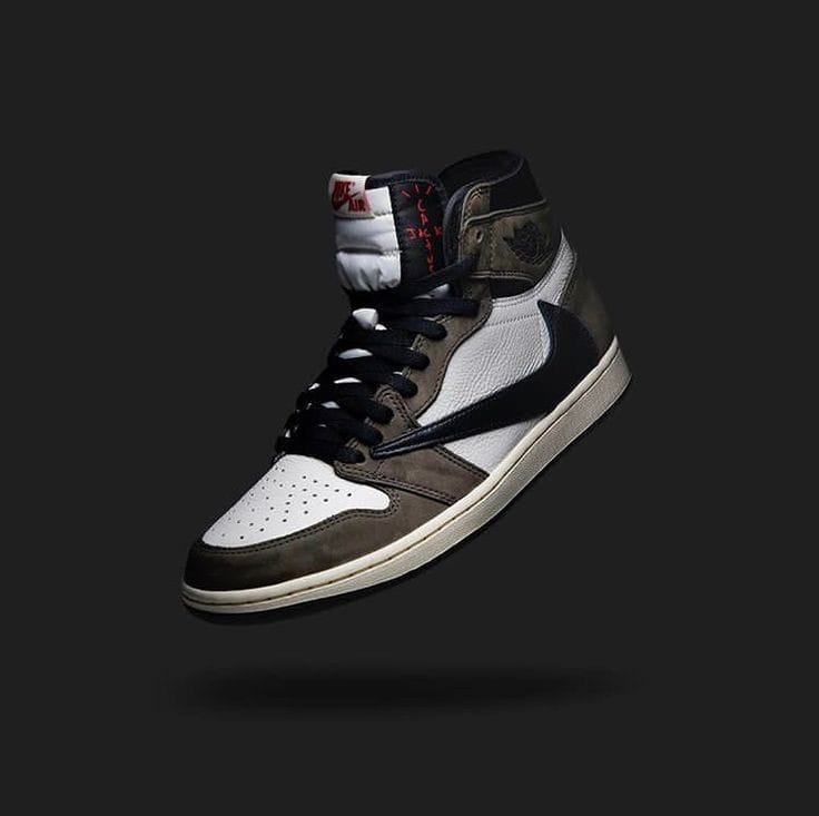 TRAVIS SCOTT NIKE AIR JORDAN 1