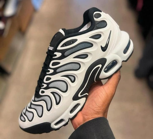 NIKE AIR MAX PLUS